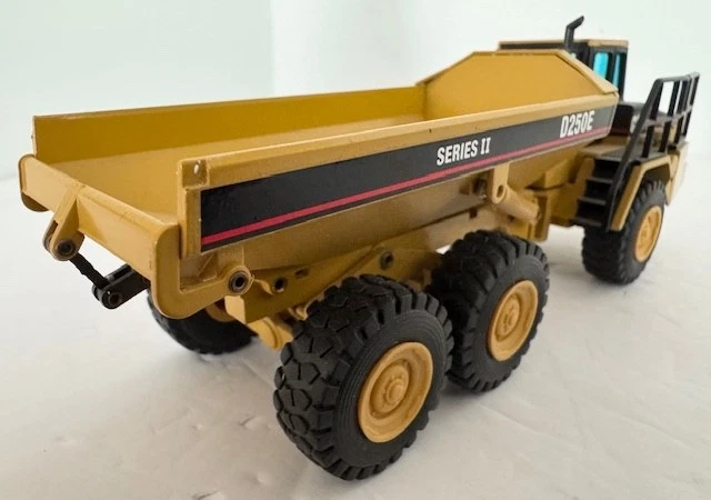 NZG 1:50 CAT Vintage Manufacture Diecast Construction Equipment