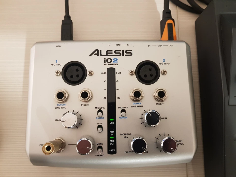 Roland SC 155 + Alesis Io2 - Image 4 of 4