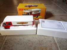 2001 CROWN PREMIUM ACE HARDWARE 1:34 SCALE 1961 DIVCO DIVIDEND #DSV004 IN BOX