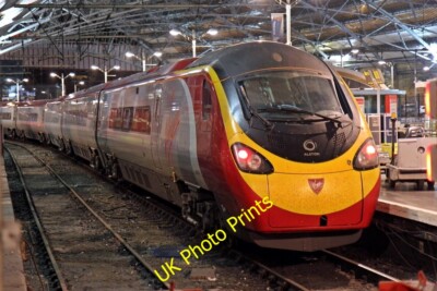 Photo 6x4 Virgin Class 390, 390154 ''Matthew Flinders'', platform 7, Live c2015