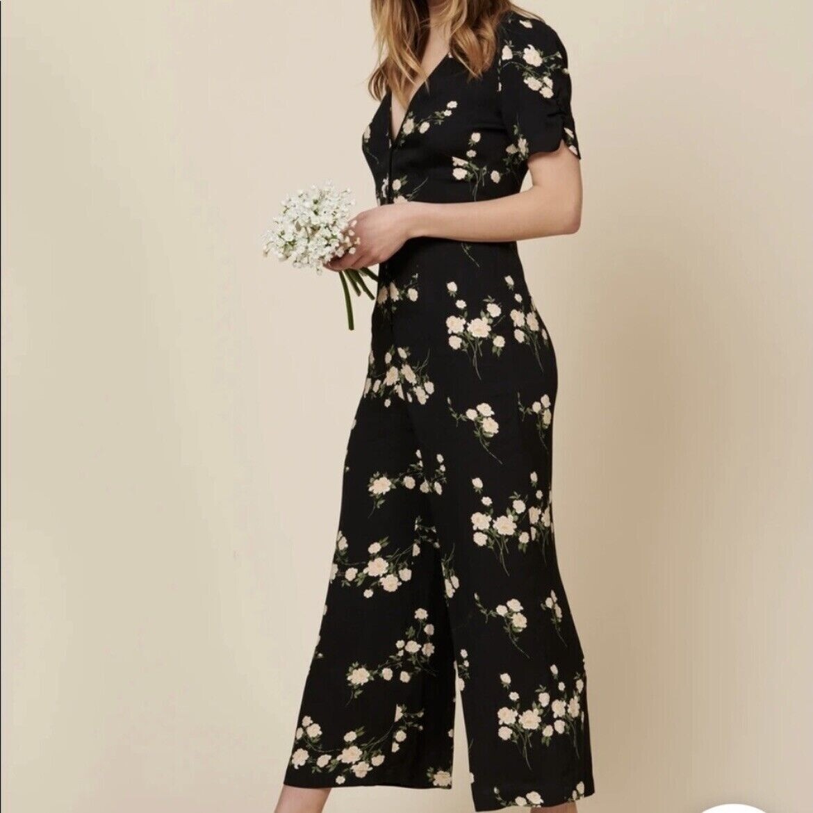 FILA Tuta floreale Whimsy + Row Ellie gamba larga ritagliata nera taglia L