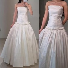 Simple Strapless A Line Wedding Dress Pleats Taffeta Sleeveless Bridal Gowns