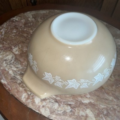 Vintage Pyrex Sandalwood Cinderella Mixing Bowl #444 4Qt Tan With White Ivy