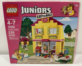 Lego Juniors 10686 Family House - new in open damaged box/please read