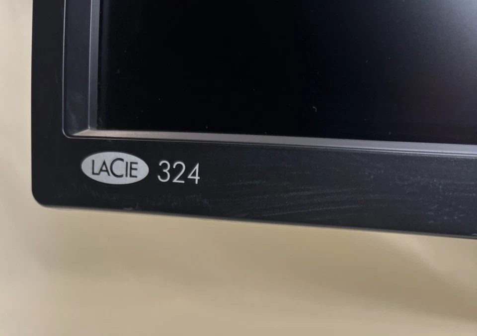 Lacie 324 LCD Monitor 24" Wide Gamut Display Creative Professionals Imaging - Image 4 of 4