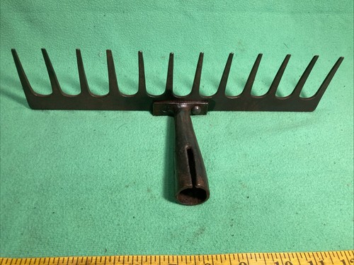 Vintage 12 Zinken Gartenrechen Kopf alt Schrebergarten Werkzeug nur Kopf