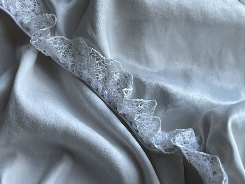 Bragas de encaje de bikini satinado blanco sedoso sexy hechas a mano nuevas sin etiquetas medianas Foto 3 de 4