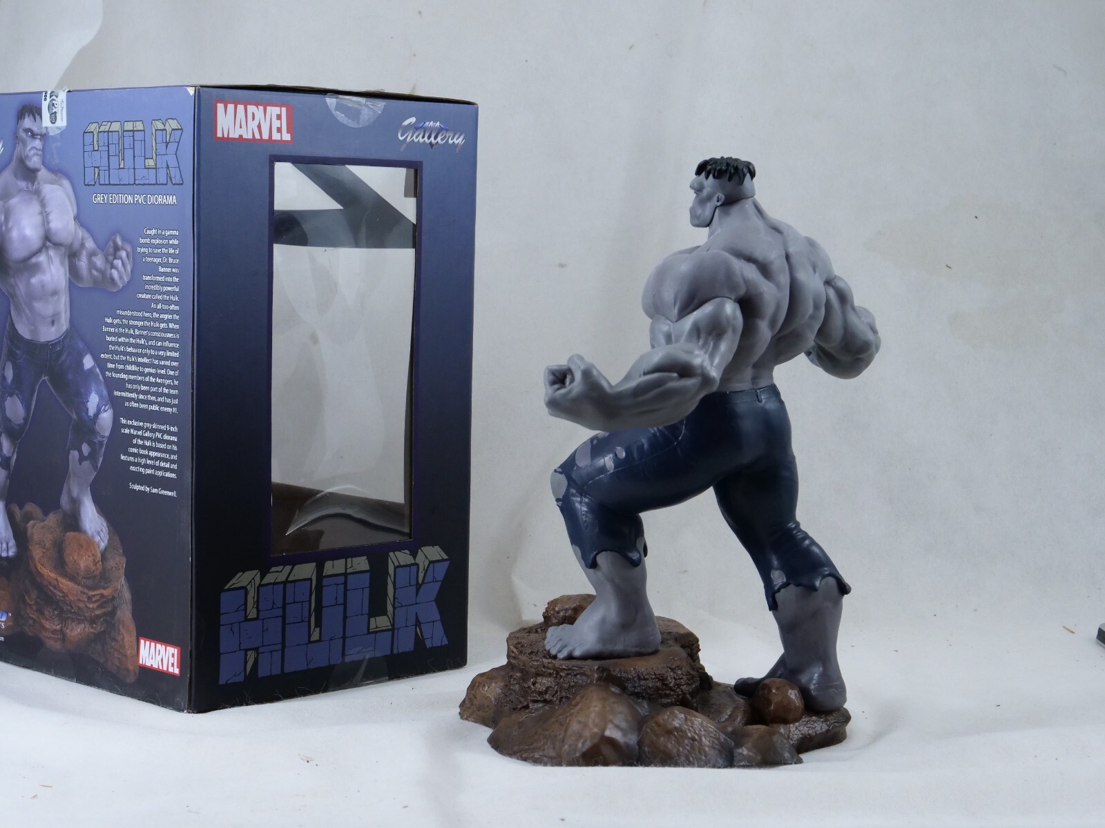 hulk grey edition pvc diorama