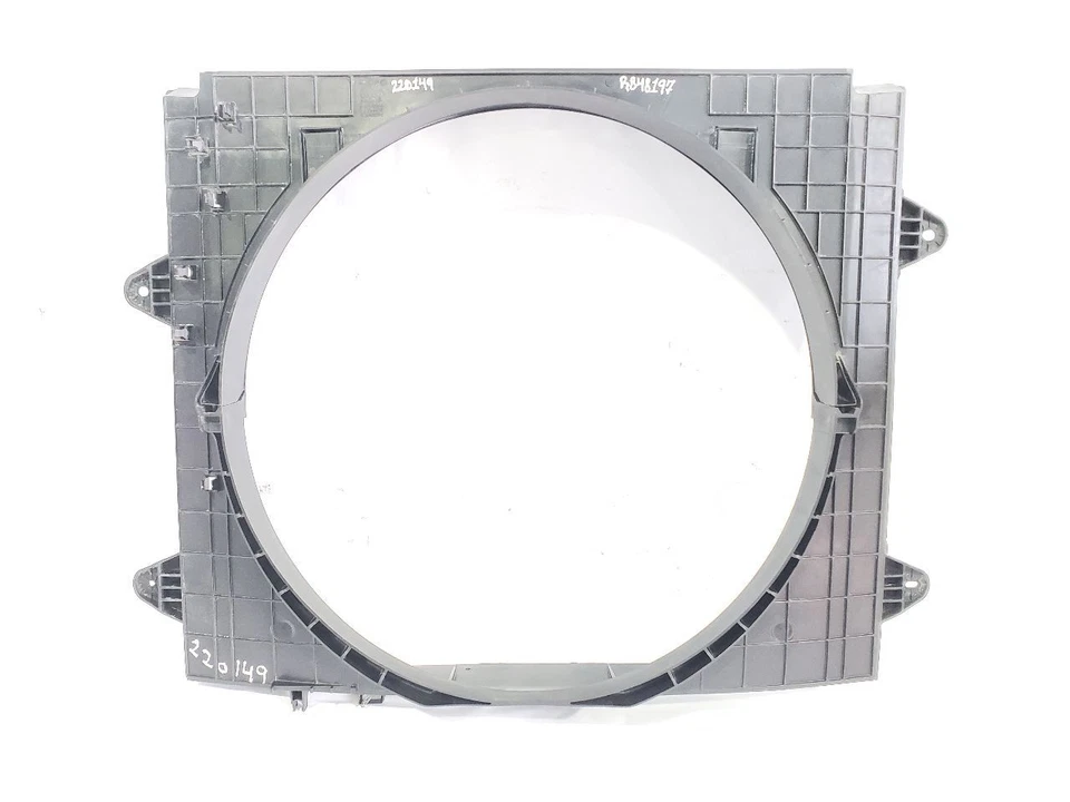 Radiador 5,0 L diésel daños menores OEM 2016 2017 2018 2019 Nissan Titan XD Foto 4 de 4