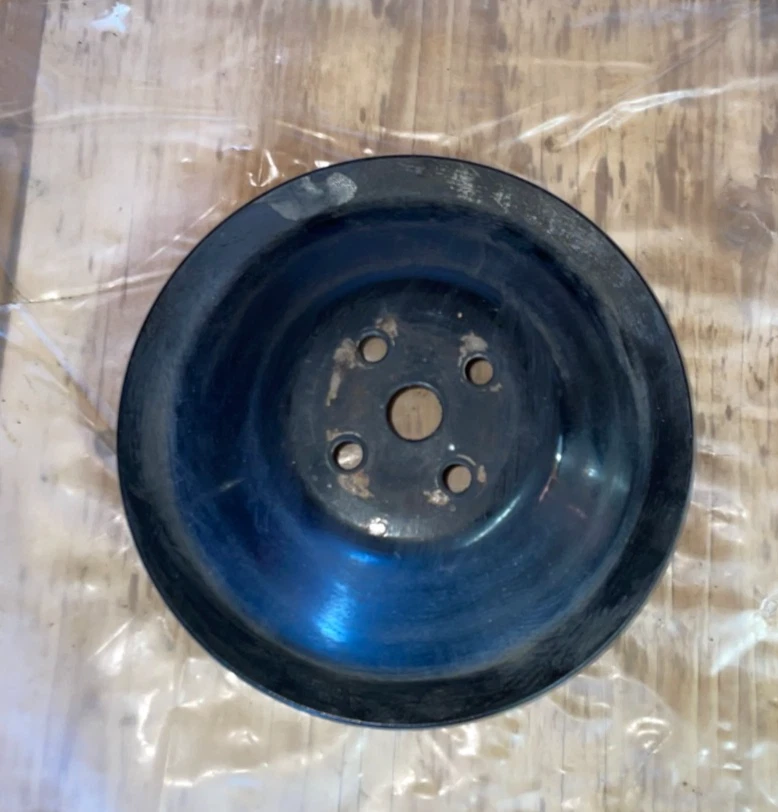 Mercedes-Benz 1977-1985 diésel 3,0 L 300D OEM bomba de agua polea de accionamiento Foto 2 de 2