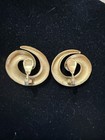 Vintage Monet “Etruscan Swirl” Goldtone Clip Earrings - Marked — photo 4