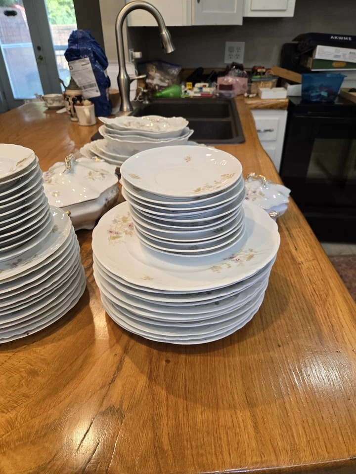 Vintage 91 Piece Floral Porcelain Dinnerware Set, Plates & Bowls Collection - Image 3 of 4