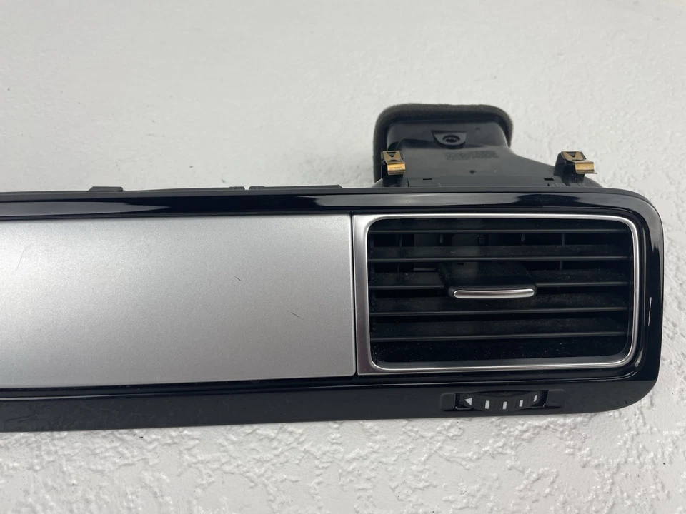 Moldura de tablero Volkswagen Touareg 2011-2017 con ventilaciones de aire OEM 7P1 857 229 Foto 2 de 4