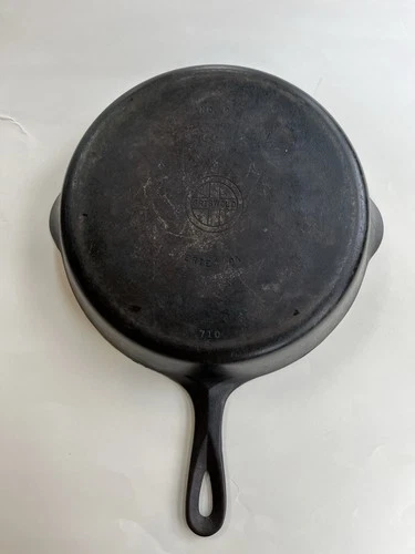 Griswold No 9 Cast Iron Skillet 710E Small Logo Erie PA SITS FLAT 11" Very Good
