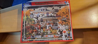 White Mountain Halloween House puzzle - Bild 1 von 3