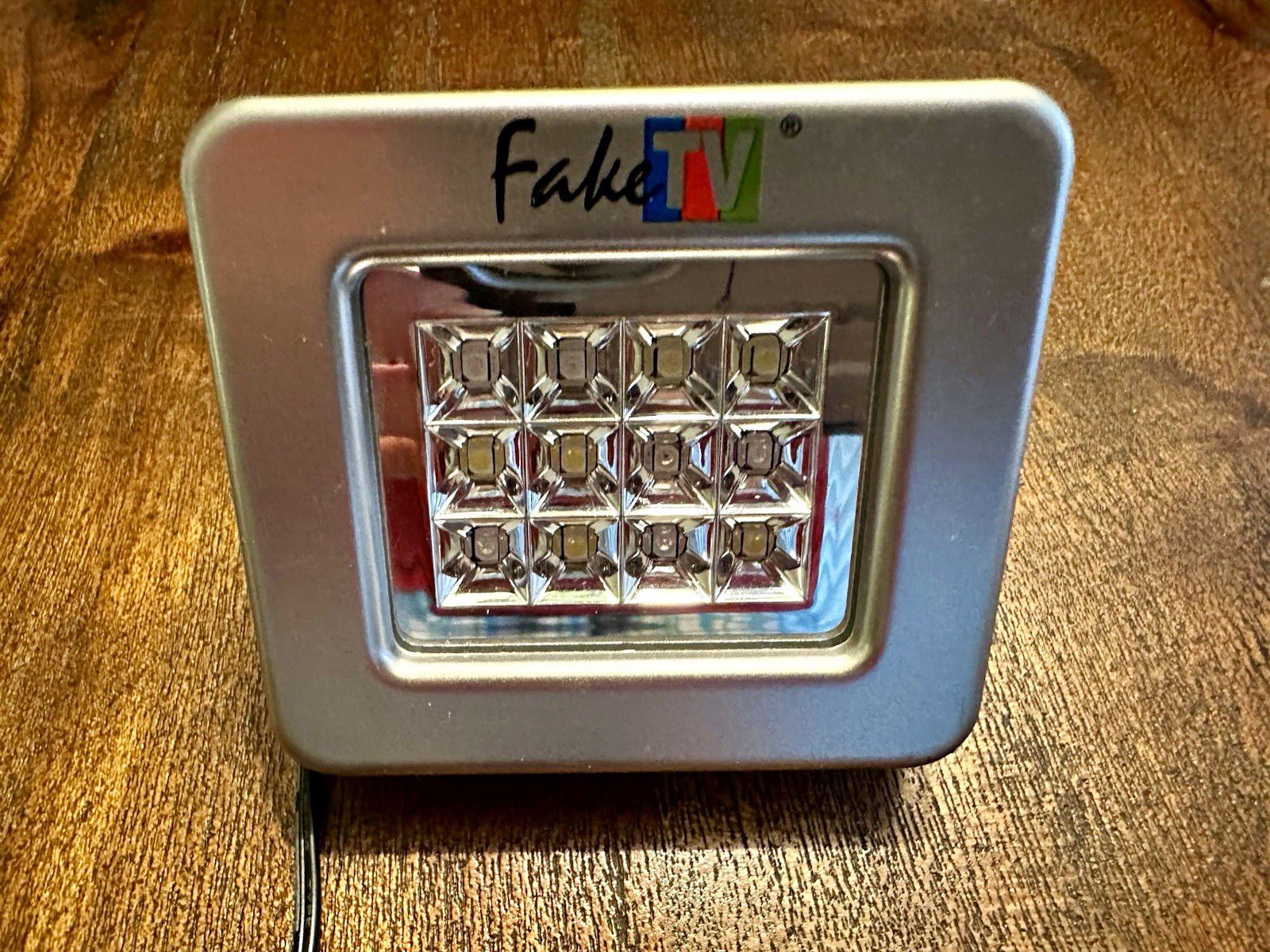FakeTV FTV-11 Fake TV Simulator Burglar Deterrent Light w/ Power Adapter - Video