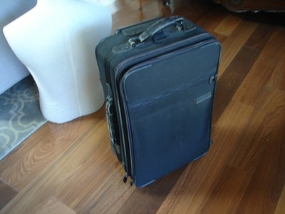 Briggs & Riley Baseline 22  Carry-On 2 Wheel Luggage Black