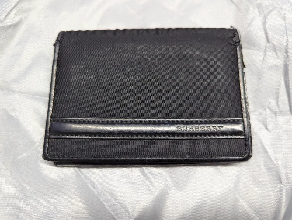 Tarjetero Burberry vintage de cuero en buen estado Foto 2 de 4