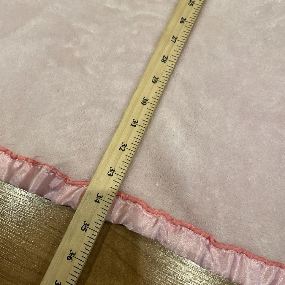 Mantas y Beyond Rosa Manta de Bebé Borde Satinado Vellón Tiro Niña Cuna Cochecito Foto 4 de 4