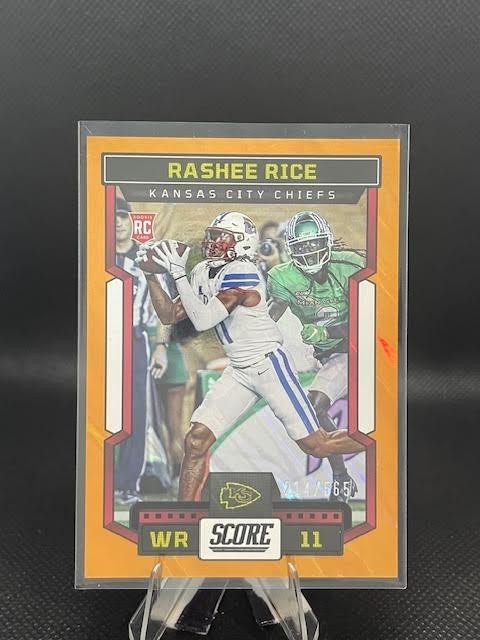 2023 Score - Rashee Rice RC #352 - Orange Lava Rookie - ser# /565 - Chiefs