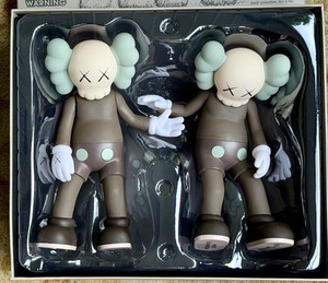 KAWS SHARE BLACK BROWN MEDICOM TOY 2体 KAWS SHARE BLACK BROWN MEDICOM TOY 2体 KAWS SHARE BLACK BROWN