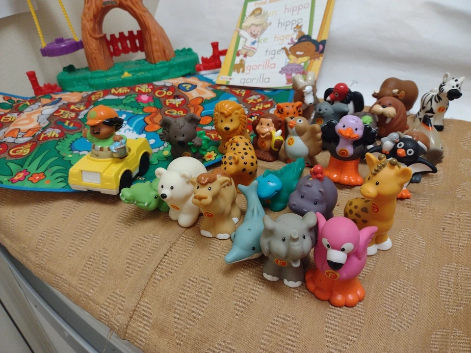 FiPRLittlePeople Alphabet Zoo A-Z Playset 26 Animals  +ZookeeperComplete Working - Image 2 of 4
