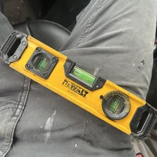 🛠️DEWALT DWHT43003 9" Magnetic Torpedo Level FREE SHIPPING 