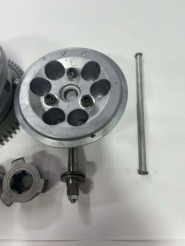USED 2008-2009 SUZUKI GSXR750 OEM CLUTCH BASKET ASSEMBLY - Picture 2 of 7
