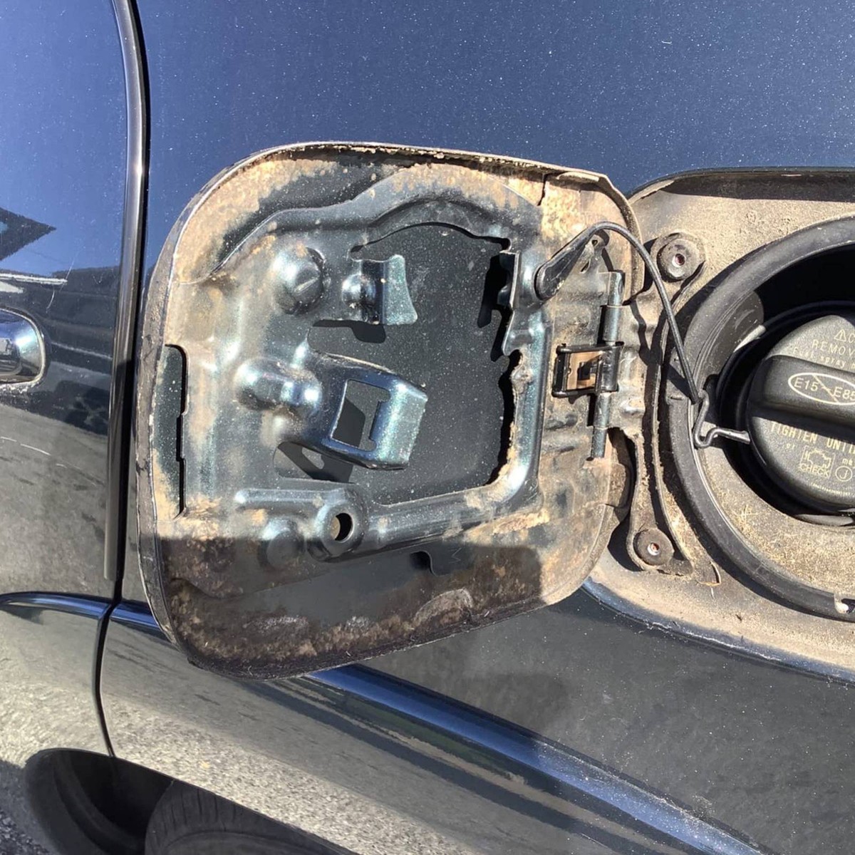 FIT FOR 2001-2016 TOYOTA & LEXUS MODELS SPRING FUEL FILER DOOR