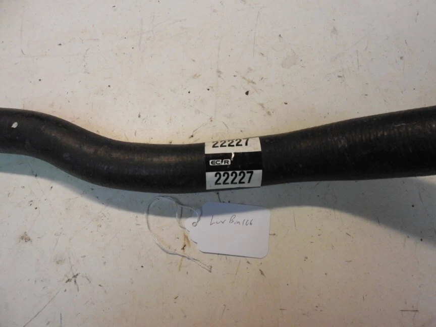 Manguera de refrigerante moldeada 1 1/4" x 1 1/2" x 15 3/16" 22227 ECR Foto 2 de 2