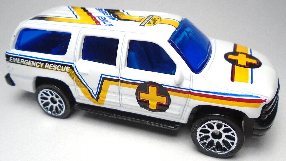 2003 MATCHBOX '00 CHEVY SUBURBAN EMERGENCY RESCUE WHITE 1:76 DIECAST TRUCK - Image 2 of 4