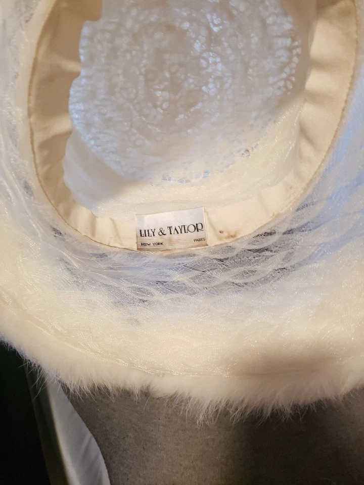Sombrero derby/iglesia vintage de encaje forrado en piel de Lily & Taylor Foto 3 de 3