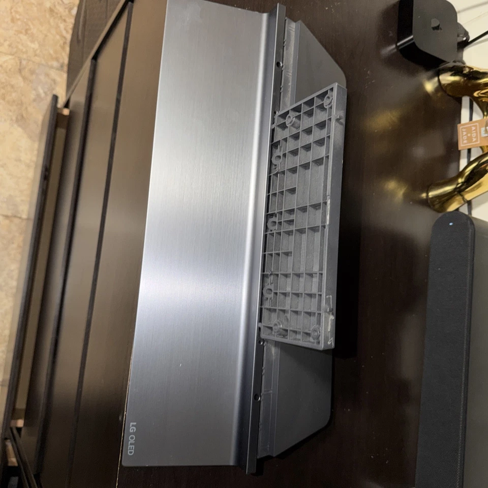 LG OLED48C3PUA OLED evo C3 48 pulgadas HDR 4K Smart OLED usado Foto 3 de 4