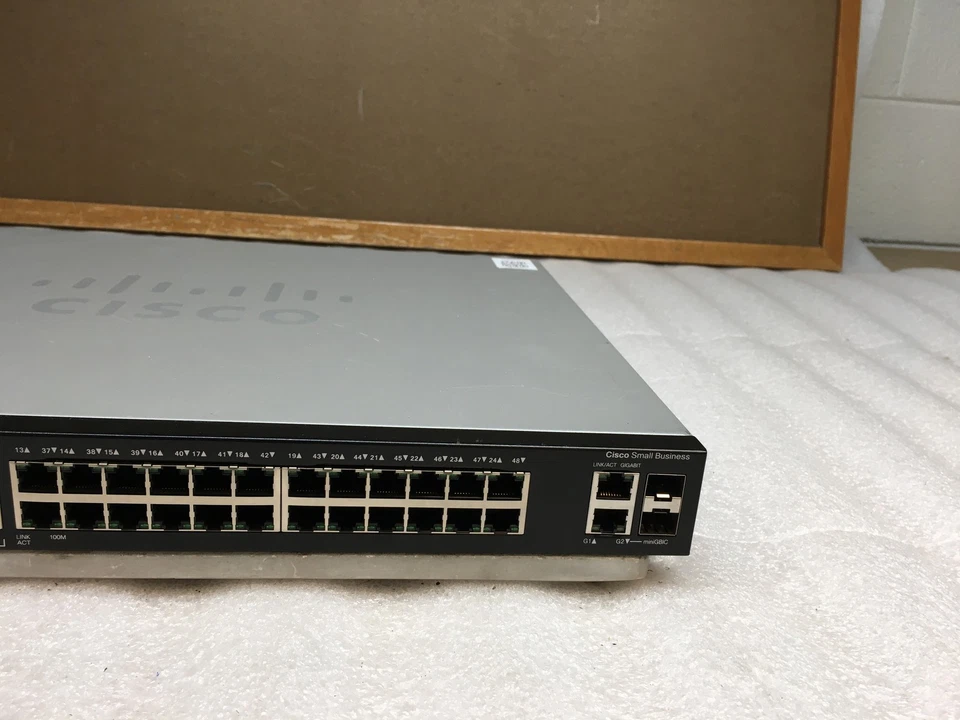 Smart Switch PoE 10/100 48 Ports Cisco Small Business SF 200-48P SLM248PT V02 - Image 3 of 4