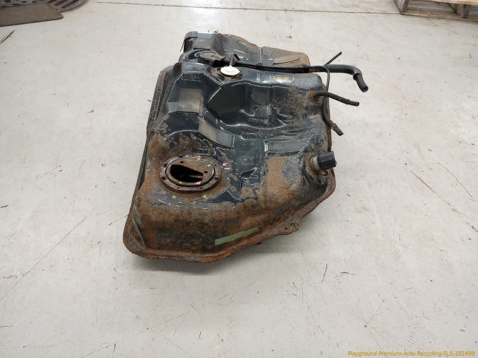 Lexus IS300 SEDAN Fuel Gas Storage Reservoir Tank Fits 2001-2005 01 02 03 04 05 Foto 3 de 4