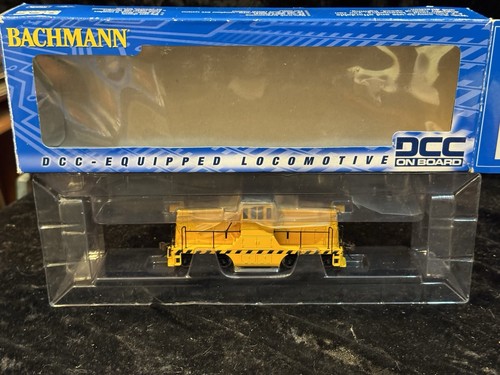 HO Bachmann 62201 Unlettered Yellow GE 44 Ton Switcher Diesel Locomotive DCC NOS