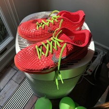 Nike Men s  Grinches  Low Top Athletic Sneake...