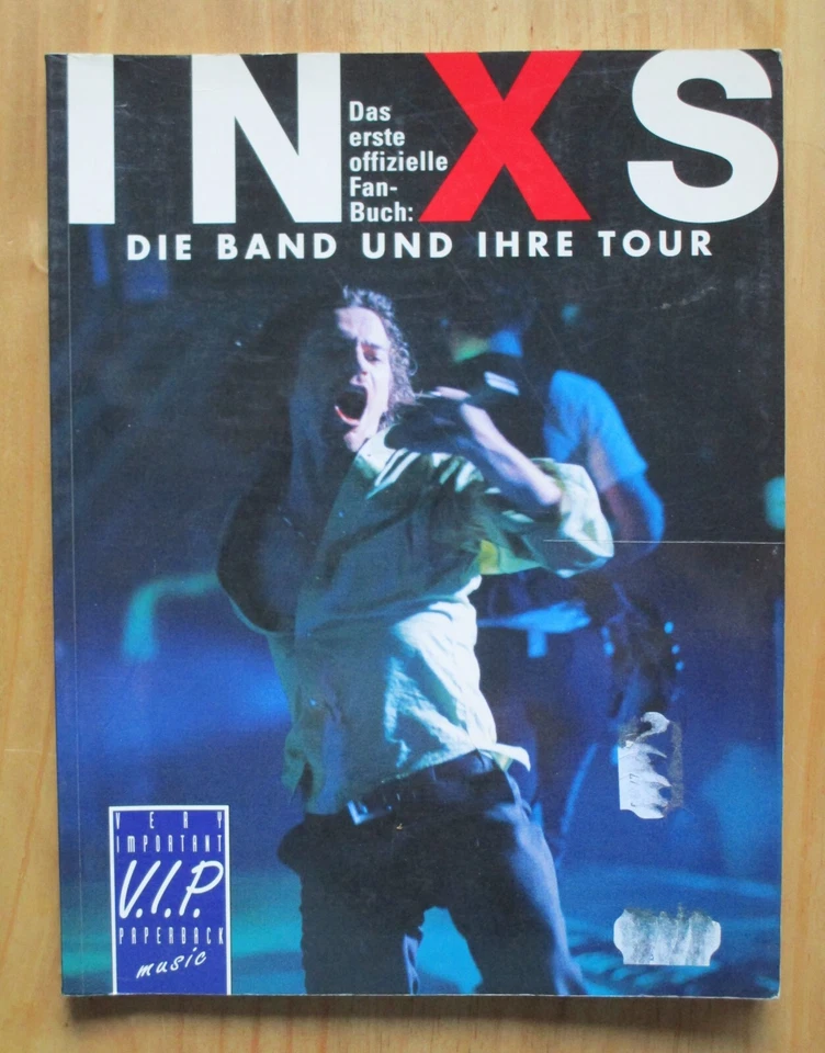 INXS Pinback Button RAR + 2 CDs + Das erste offizielle Fan-Buch Tour 80er Jahre - Bild 4 von 4