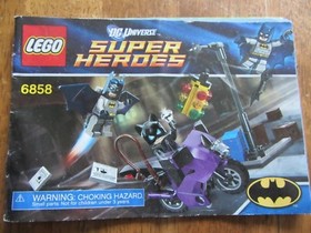 Lego set 6858 Catwoman Catcycle City Chase
