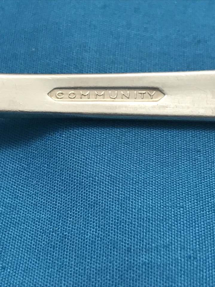 Set of  4 CORONATION FORKS Dinner  Salad  Grill  or Seafood  YOUR CHOICE - Image 3 of 3