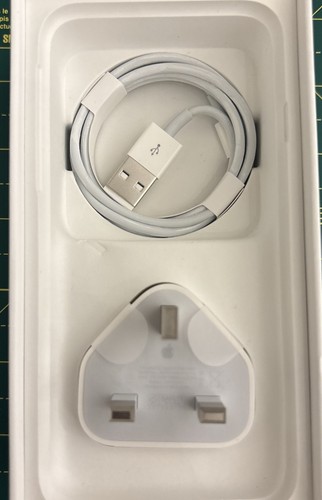 iPhone SE 2020 retail box only with Accessories 64GB - Zdjęcie 6 z 7
