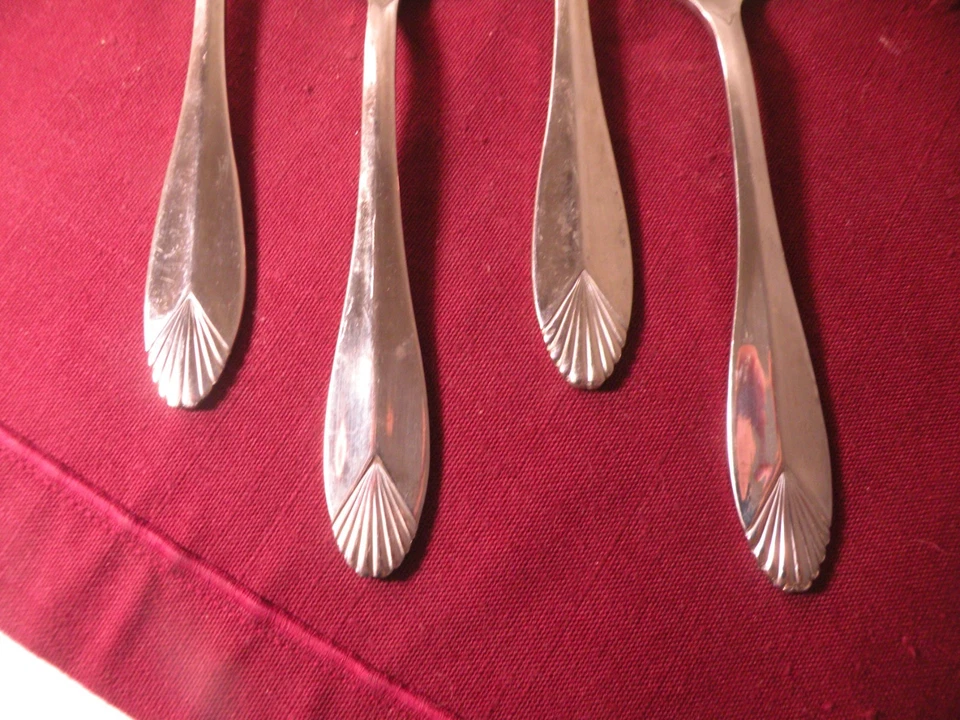 Juego de 4 cucharas soperas lugar/ovaladas Heritage Mint Ltd SAFRANO 18/10 acero inoxidable 7" Foto 3 de 4