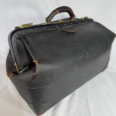 ビンテージ物　ドクターズバッグ VTG Black Leather Doctor Bag Single Handle w/ Brass Latches 18” x
