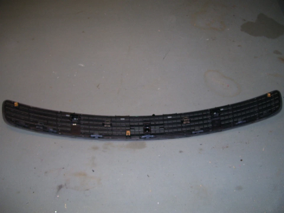 Mercedes C240 2002 genuino de fábrica OEM capó ventilación capó rejilla pantalla OEM Foto 3 de 4