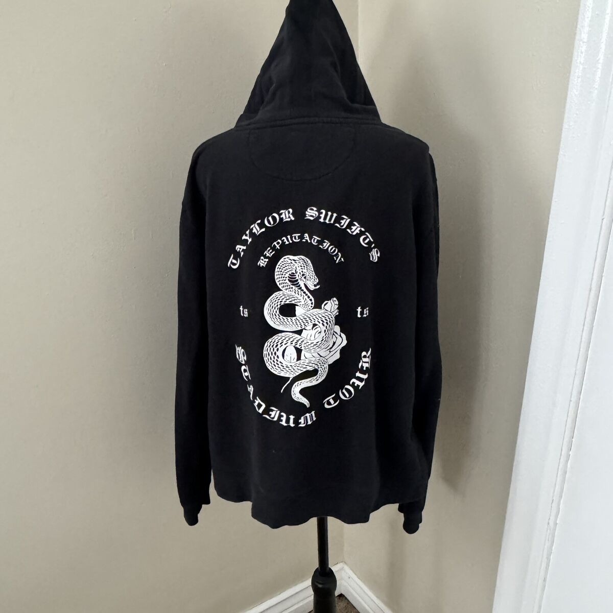 Taylor Swift Reputation Tour Oversized Hoodie S | eBay Taylor Swift Reputation Tour Oversized Hoodie S | eBay