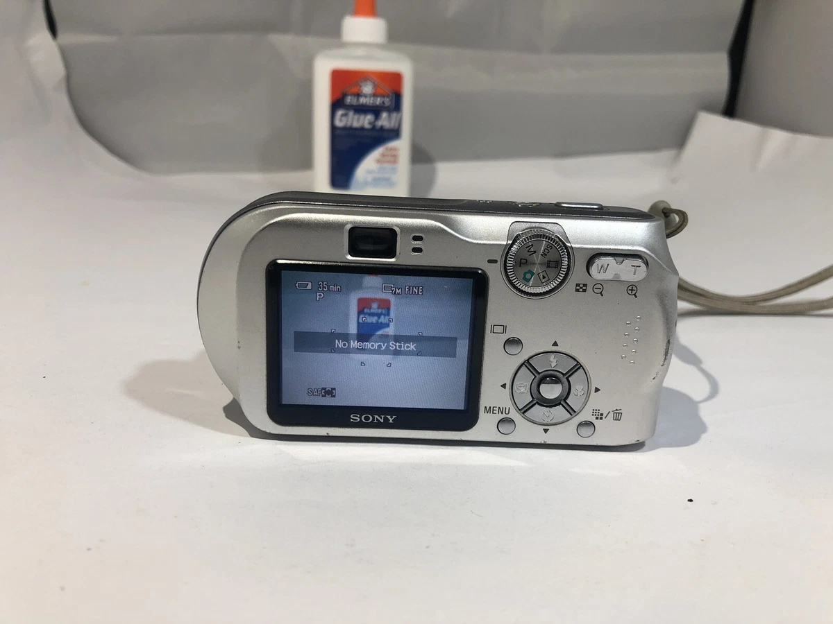 Sony Cyber-shot DSC-P200 7.2MP Digital Camera - Silver & batterie *no charger