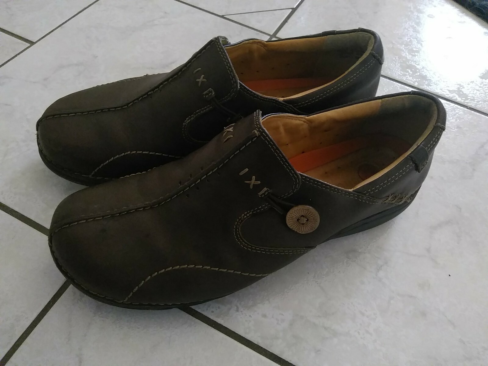 Clarks Unstructured Brown Leather Split Toe Slip … - image 4