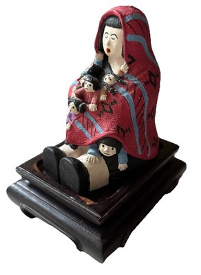 Vintage Native American storyteller figurine Woman With Children. 3 1/4  + Base