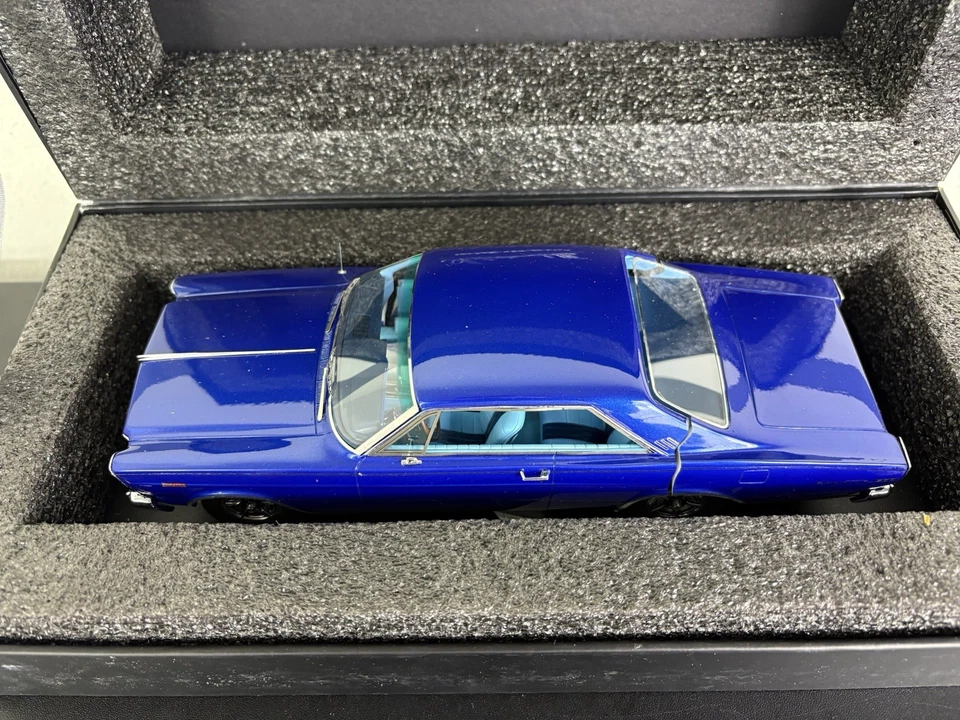 1/24 Automodello 1966 Ford Galaxie 500 7 Litre Blue - READ - BROKEN - Image 2 of 4