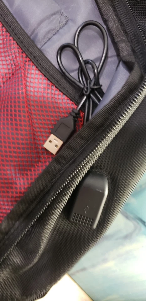 Backpack with USB Plug To Power Phone With Solar Panel - Imagem 4 de 4